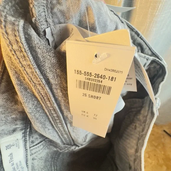 NWT Abercrombie And Fitch The Mom High Rise Jeans Acid Wash Womens size 26S/2S - Picture 7 of 12